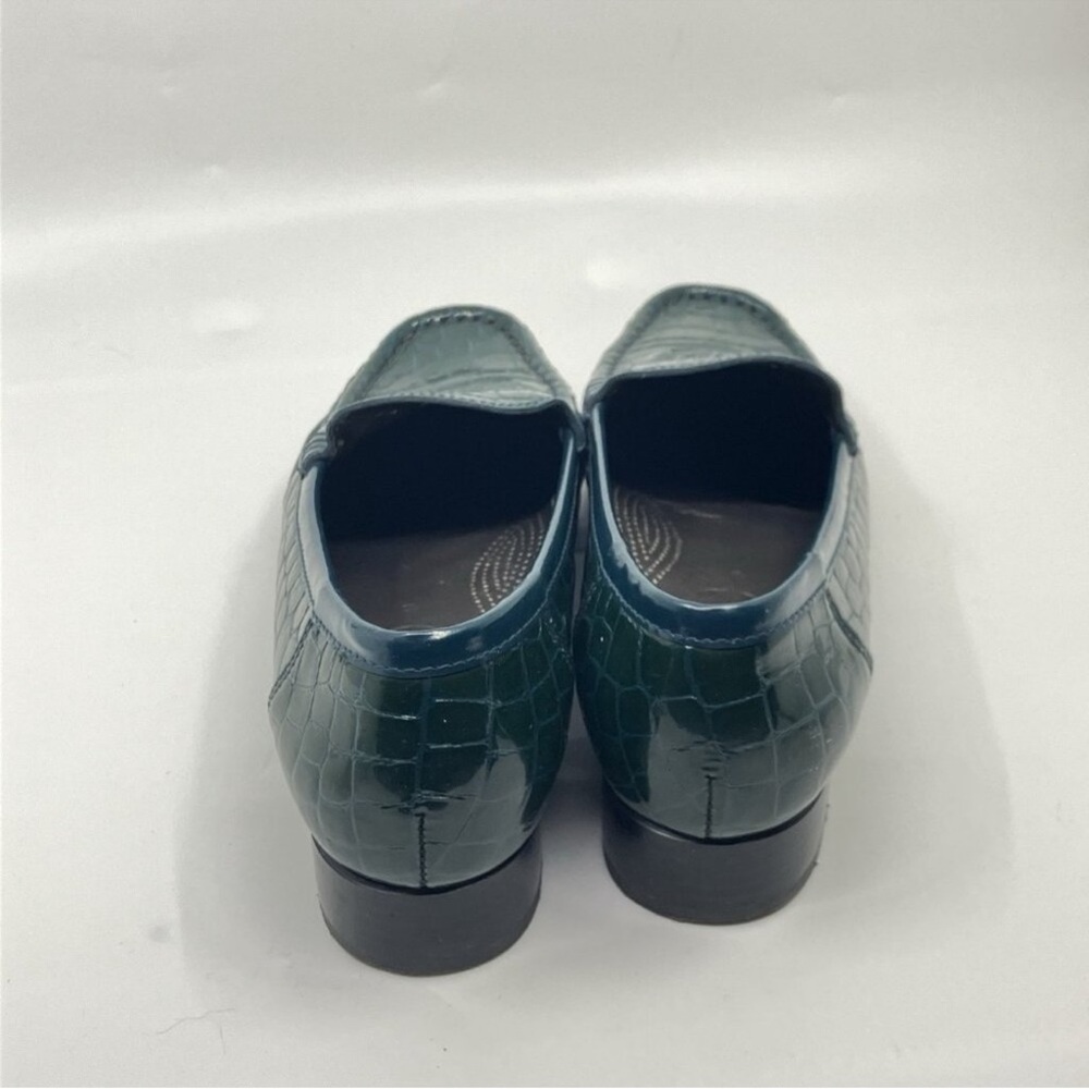 Elegant Green Crocodile Pattern Loafers - Picture 4 of 6